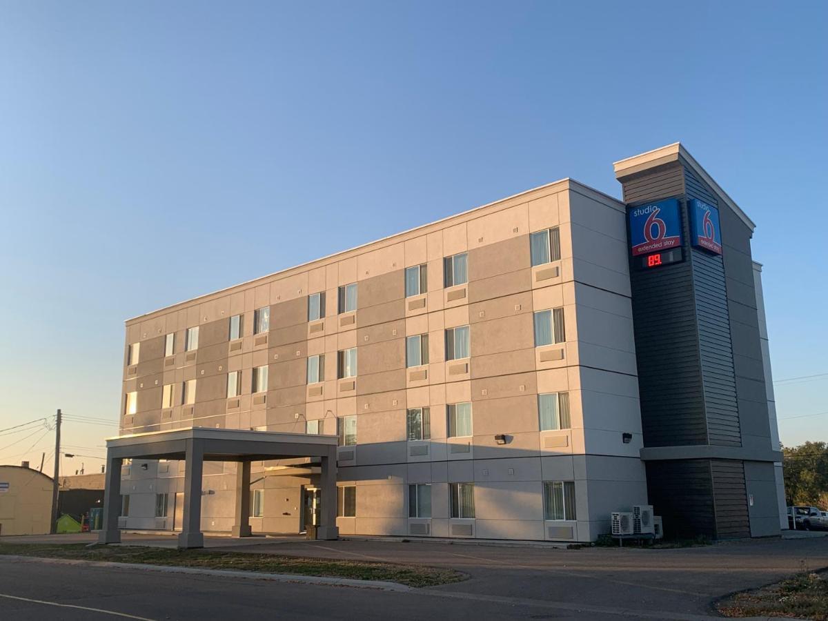 Studio 6-Bruderheim, Ab المظهر الخارجي الصورة