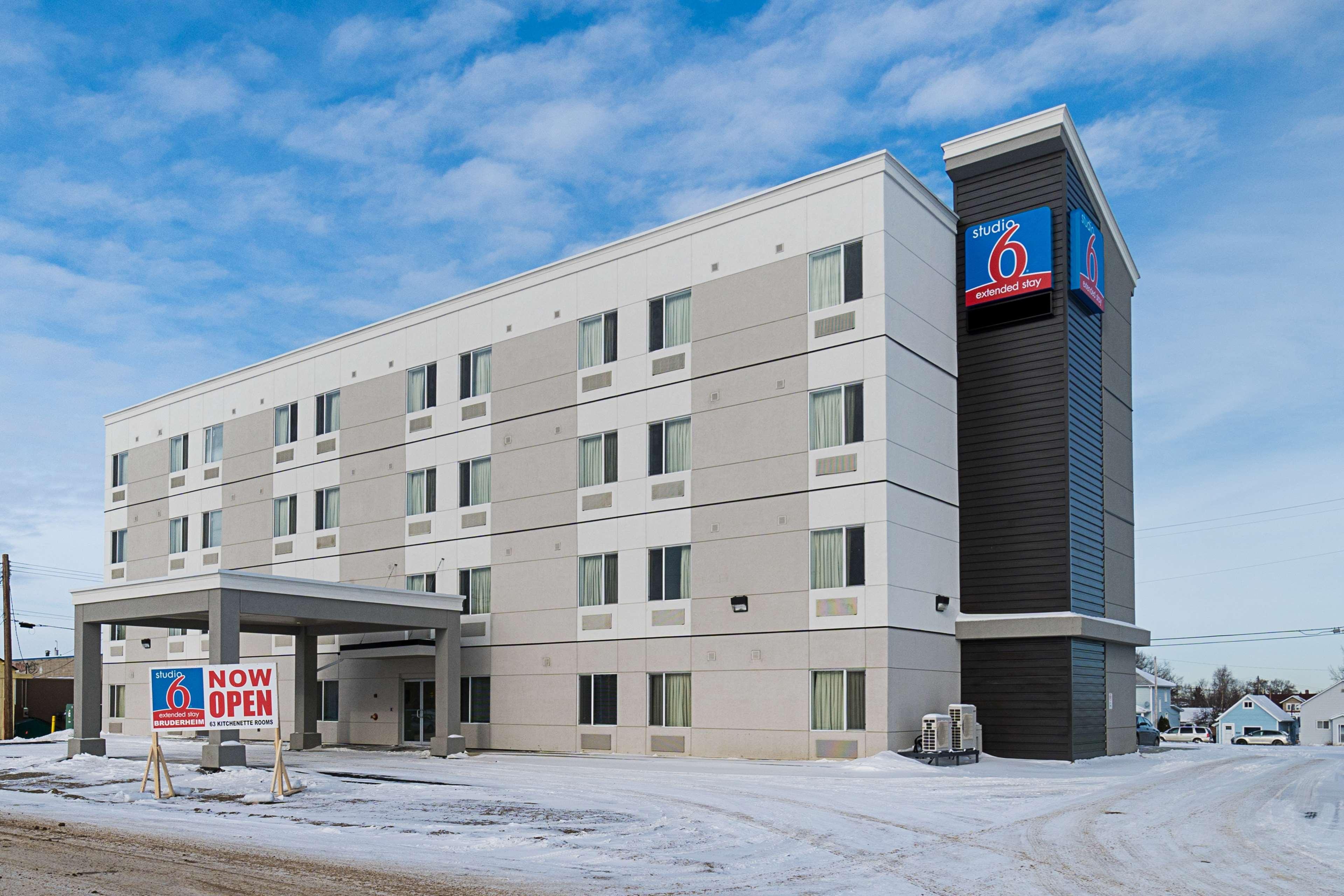 Studio 6-Bruderheim, Ab المظهر الخارجي الصورة
