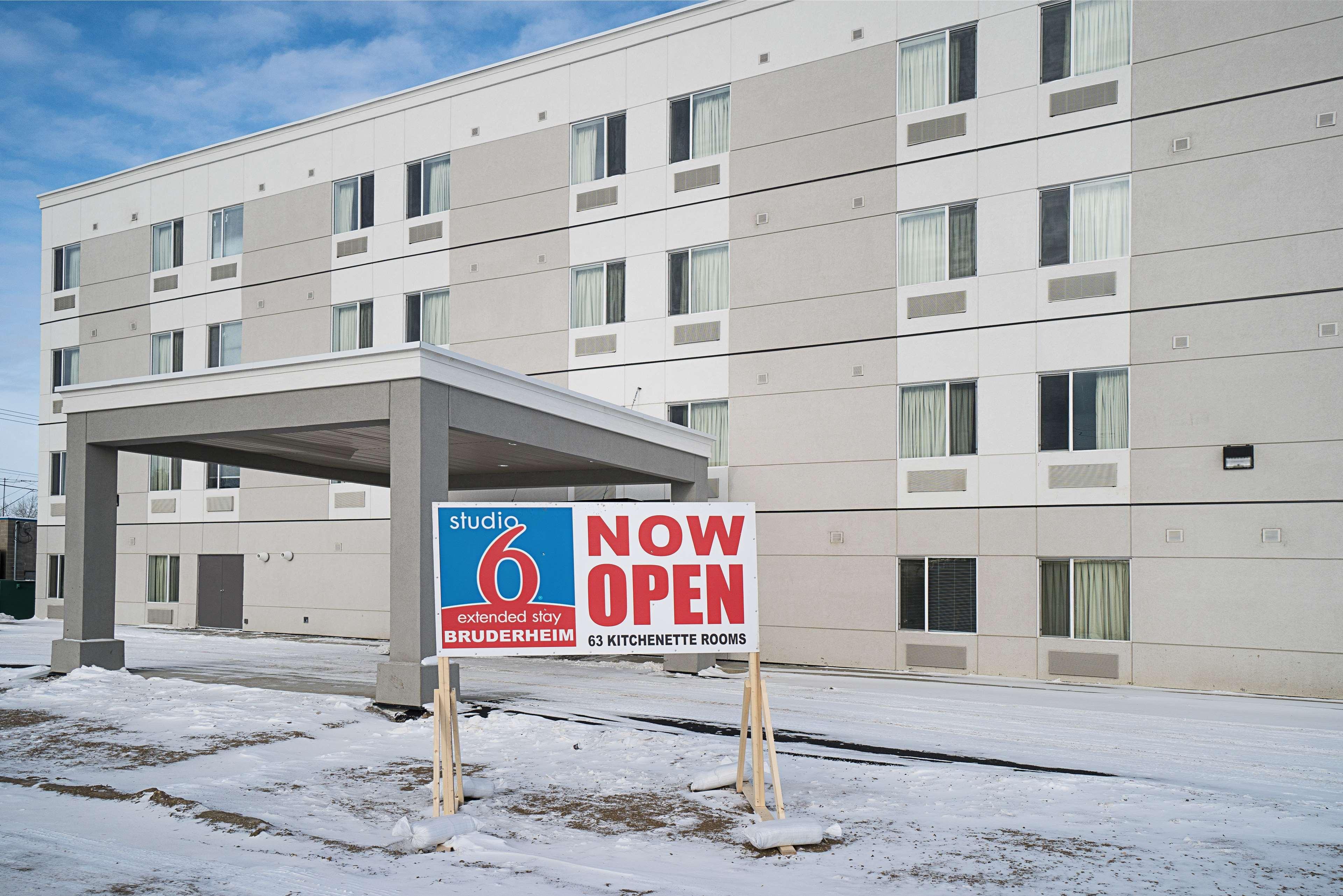 Studio 6-Bruderheim, Ab المظهر الخارجي الصورة